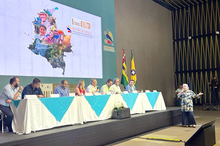 Presidente del Senado critica centralismo en atención de incendios y aboga por Regiones Autonómicas