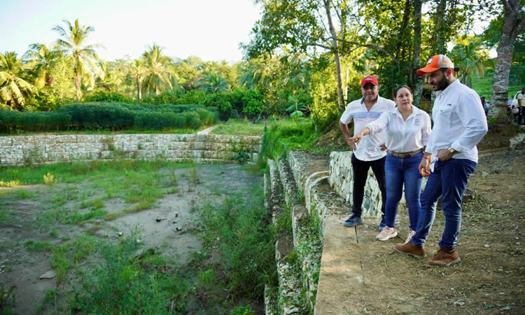 Entregan muro de protección del Puente Siete Vueltas en Los Córdobas